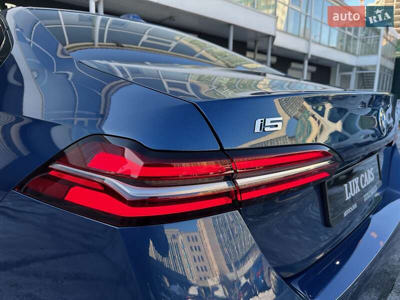 Седан BMW i5 2024 в Києві