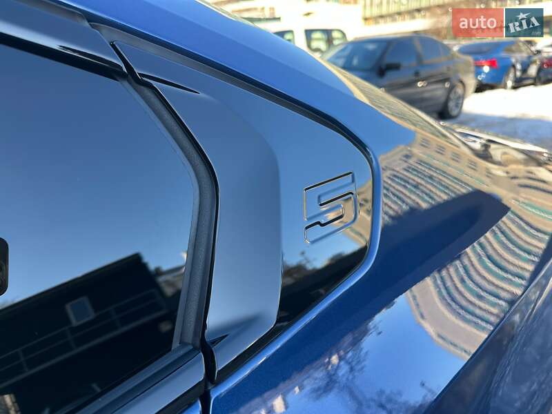 Седан BMW i5 2024 в Києві