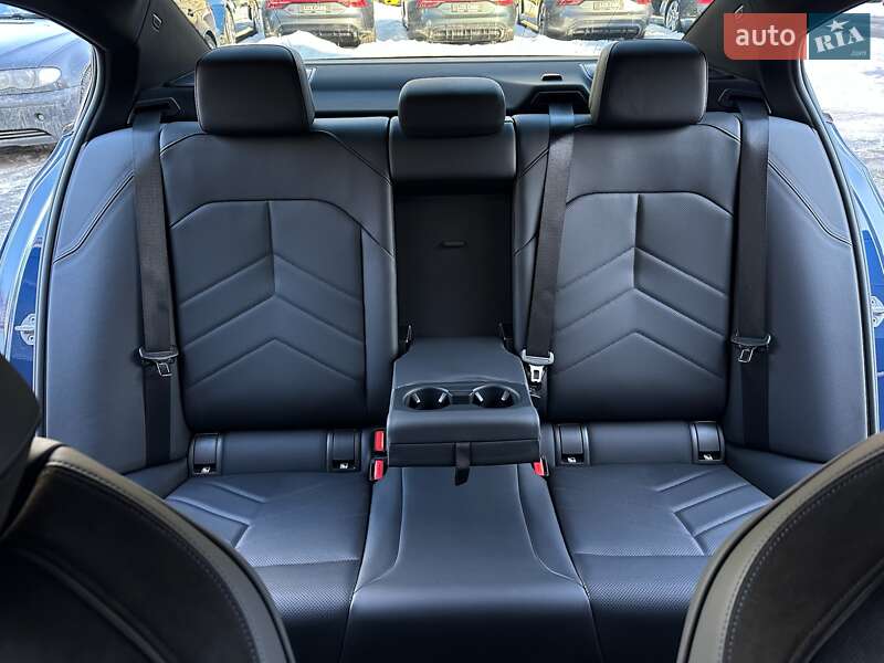 Седан BMW i5 2024 в Києві