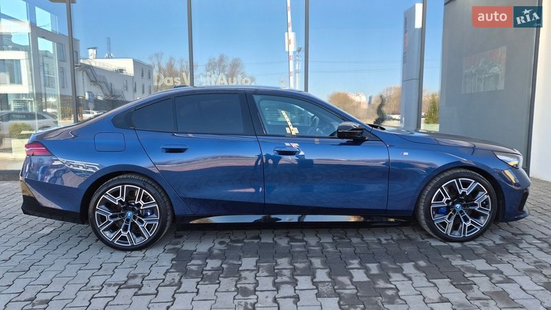 Седан BMW i5 2023 в Хмельницком