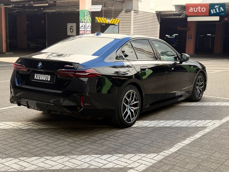 Седан BMW i5 2023 в Киеве