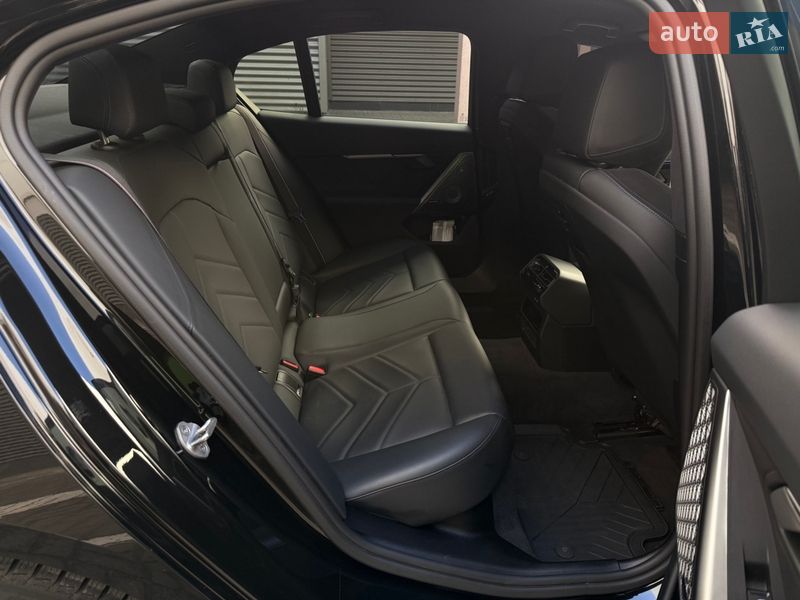 Седан BMW i5 2023 в Киеве