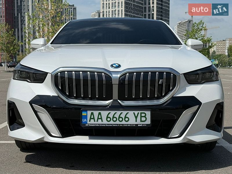 Седан BMW i5 2024 в Киеве