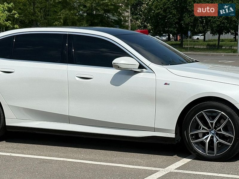 Седан BMW i5 2024 в Киеве