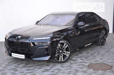 Седан BMW i7 2023 в Киеве