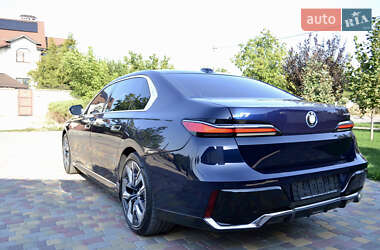 Седан BMW i7 2024 в 