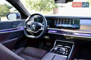 Седан BMW i7 2024 в 