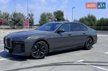 Седан BMW i7 2022 в Києві