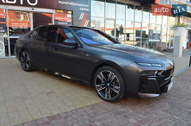 Седан BMW i7 2022 в 