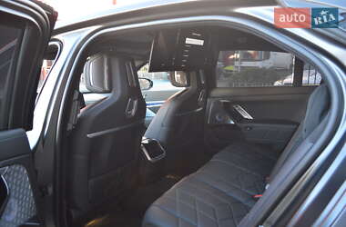 Седан BMW i7 2022 в 