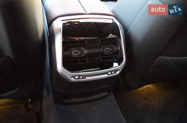 Седан BMW i7 2022 в 
