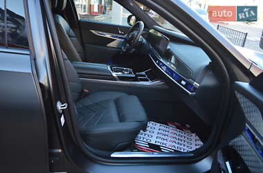 Седан BMW i7 2022 в 