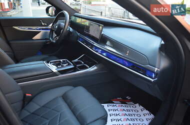 Седан BMW i7 2022 в 