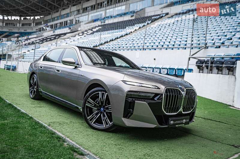 Седан BMW i7 2023 в Одессе