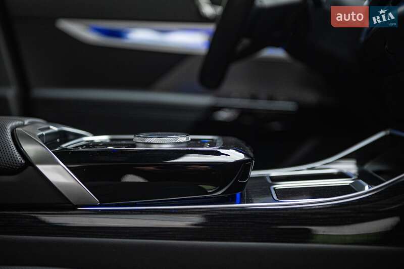 Седан BMW i7 2023 в Одессе