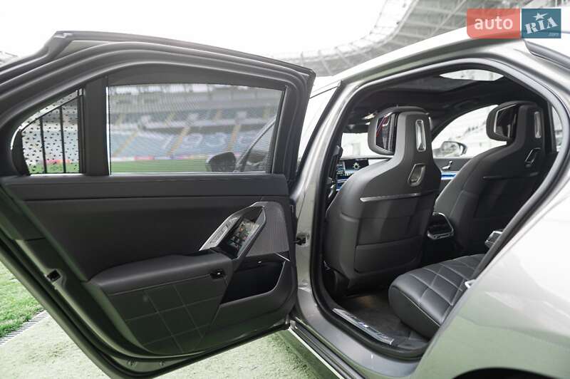 Седан BMW i7 2023 в Одессе