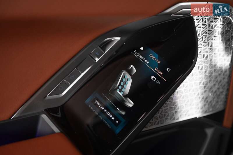 Седан BMW i7 2023 в Одесі
