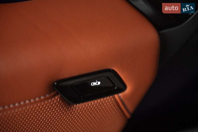Седан BMW i7 2023 в Одесі