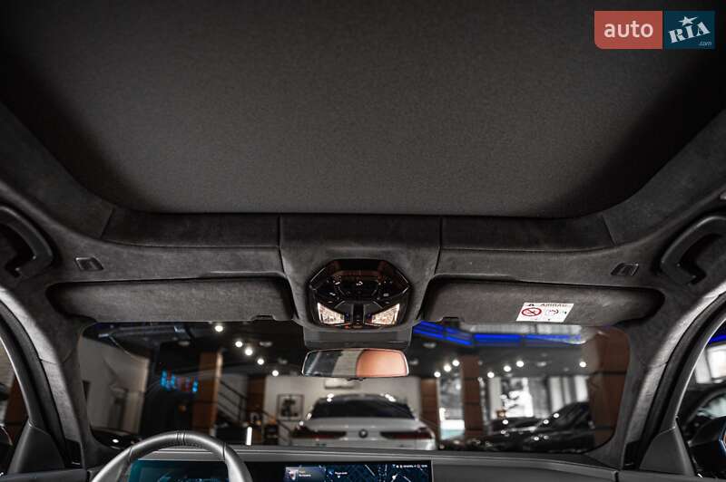 Седан BMW i7 2023 в Одесі