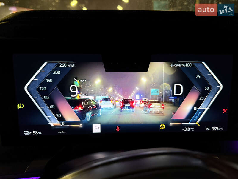 Седан BMW i7 2022 в Киеве