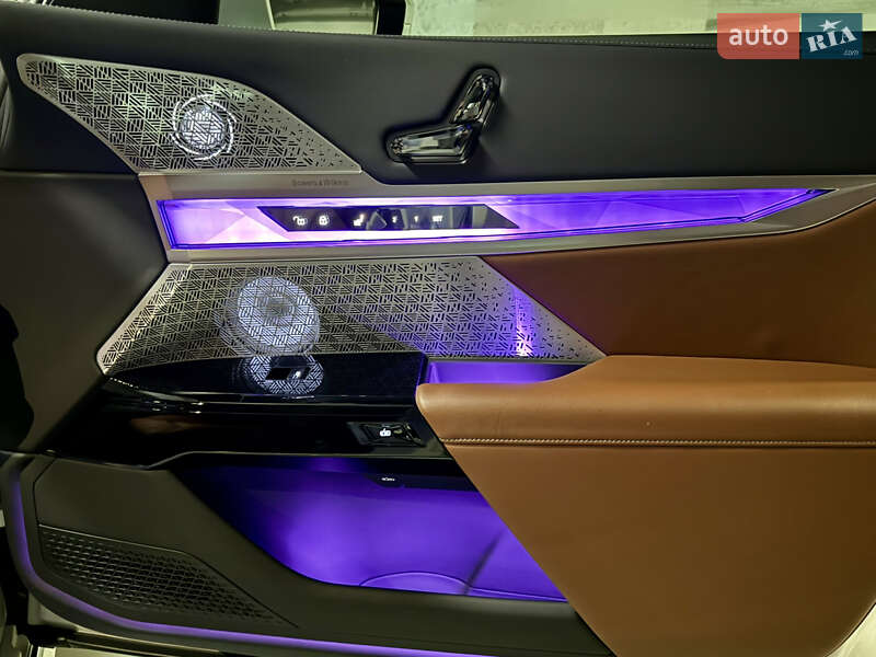 Седан BMW i7 2022 в Киеве
