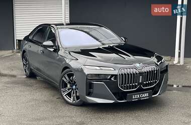 Седан BMW i7 2023 в Києві