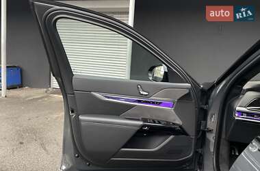 Седан BMW i7 2023 в Киеве