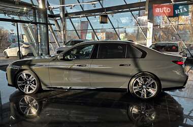 Седан BMW i7 2023 в Днепре