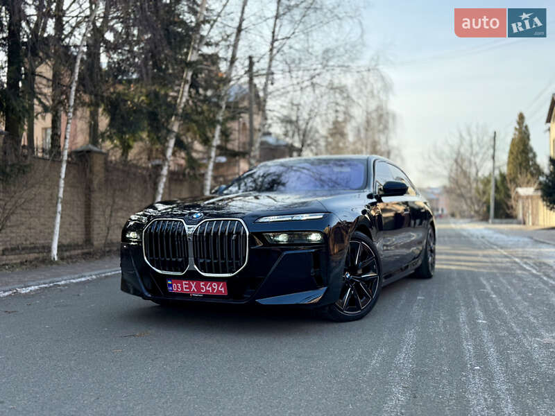Седан BMW i7 2023 в 