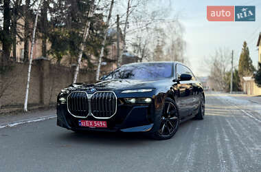 Седан BMW i7 2023 в 