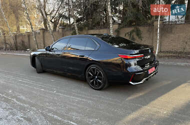 Седан BMW i7 2023 в 