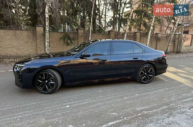 Седан BMW i7 2023 в 