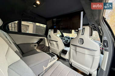 Седан BMW i7 2023 в 