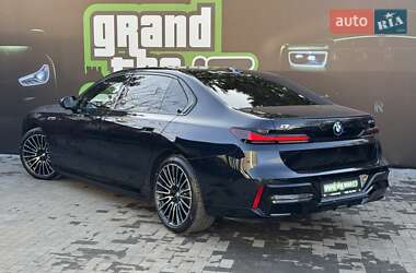 Седан BMW i7 2024 в 