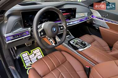 Седан BMW i7 2024 в 