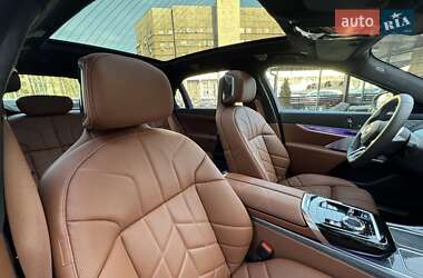 Седан BMW i7 2024 в 