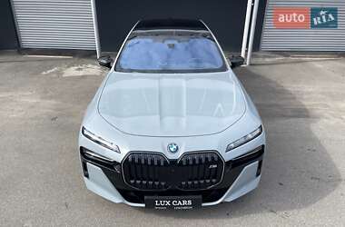 Седан BMW i7 2023 в 