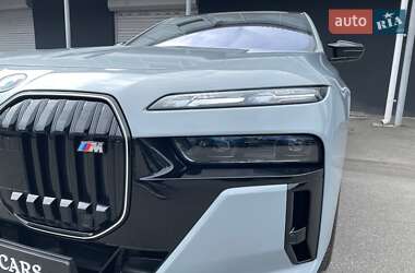 Седан BMW i7 2023 в 