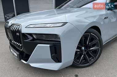 Седан BMW i7 2023 в 