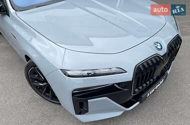 Седан BMW i7 2023 в 