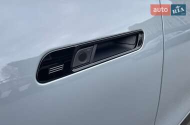 Седан BMW i7 2023 в 