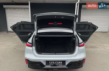 Седан BMW i7 2023 в 
