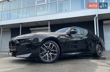 Седан BMW i7 2023 в 