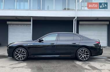Седан BMW i7 2023 в 