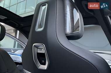 Седан BMW i7 2023 в 