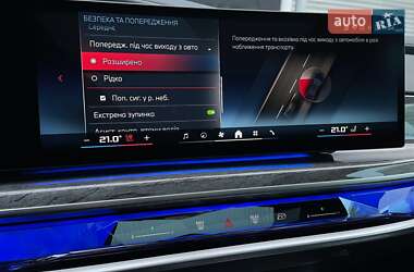 Седан BMW i7 2023 в 