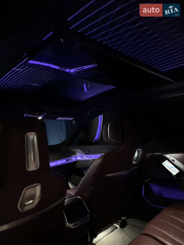 Седан BMW i7 2023 в Киеве