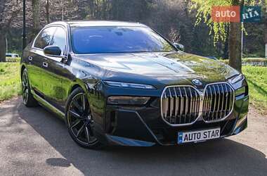 Седан BMW i7 2022 в 
