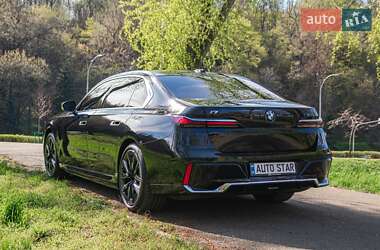 Седан BMW i7 2022 в 