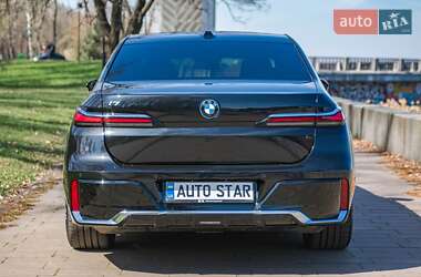 Седан BMW i7 2022 в 